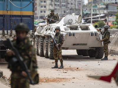 Tampak Tentara Bangladesh Bersiaga Jam Malam di Tengah Demo